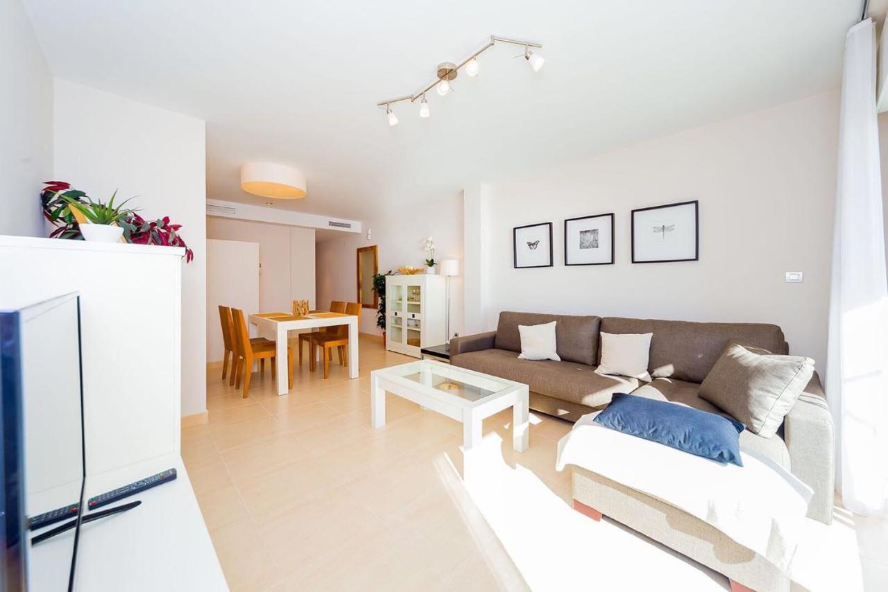 Шикарная квартира на первой линии -Luxury apartment on the first line sea Торевьиа Экстерьер фото