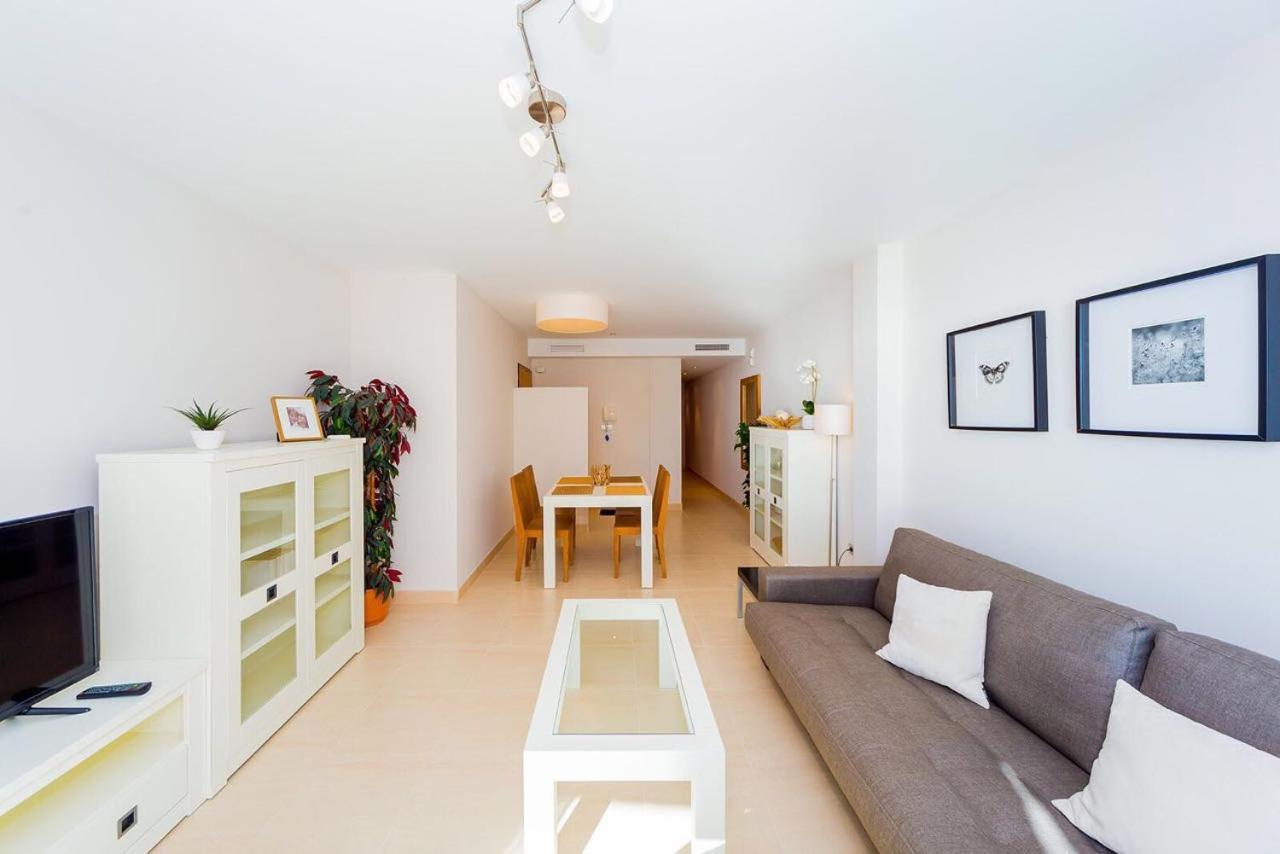 Шикарная квартира на первой линии -Luxury apartment on the first line sea Торевьиа Экстерьер фото
