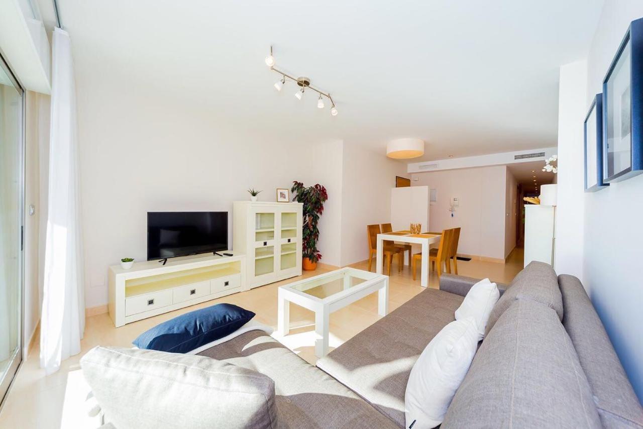 Шикарная квартира на первой линии -Luxury apartment on the first line sea Торевьиа Экстерьер фото