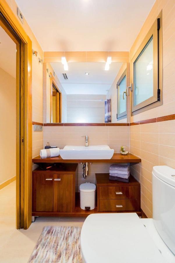 Шикарная квартира на первой линии -Luxury apartment on the first line sea Торевьиа Экстерьер фото