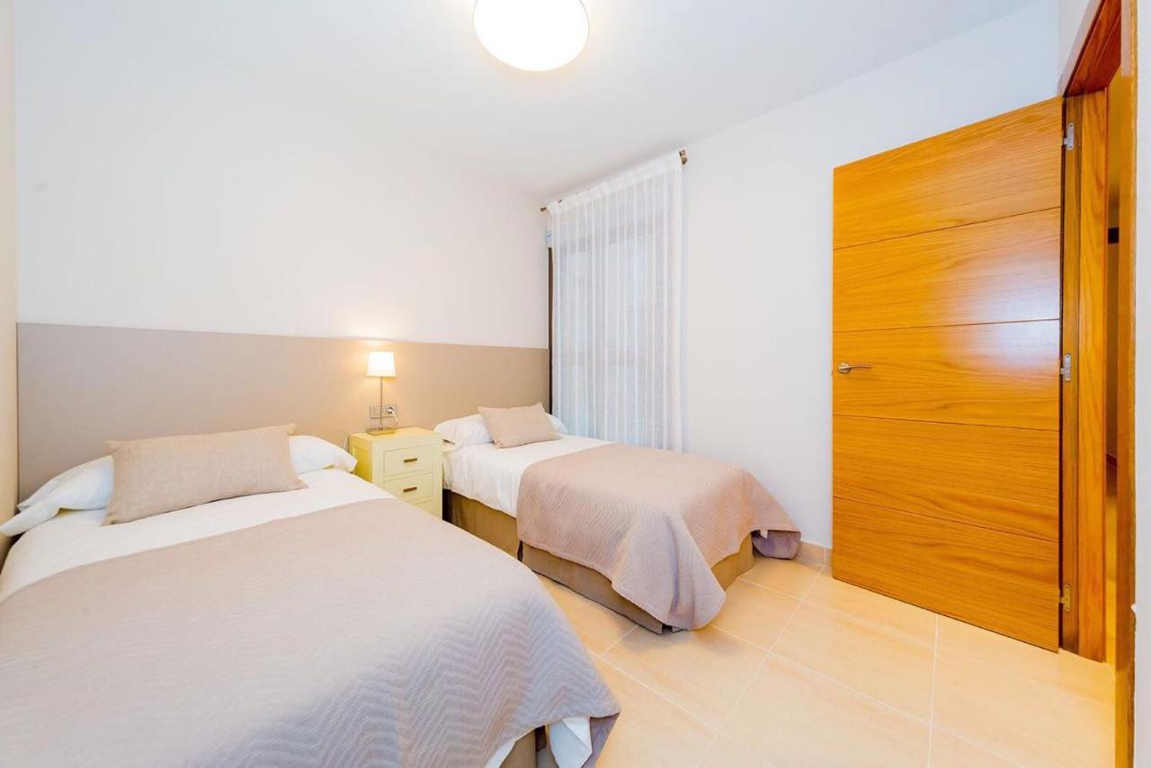 Шикарная квартира на первой линии -Luxury apartment on the first line sea Торевьиа Экстерьер фото