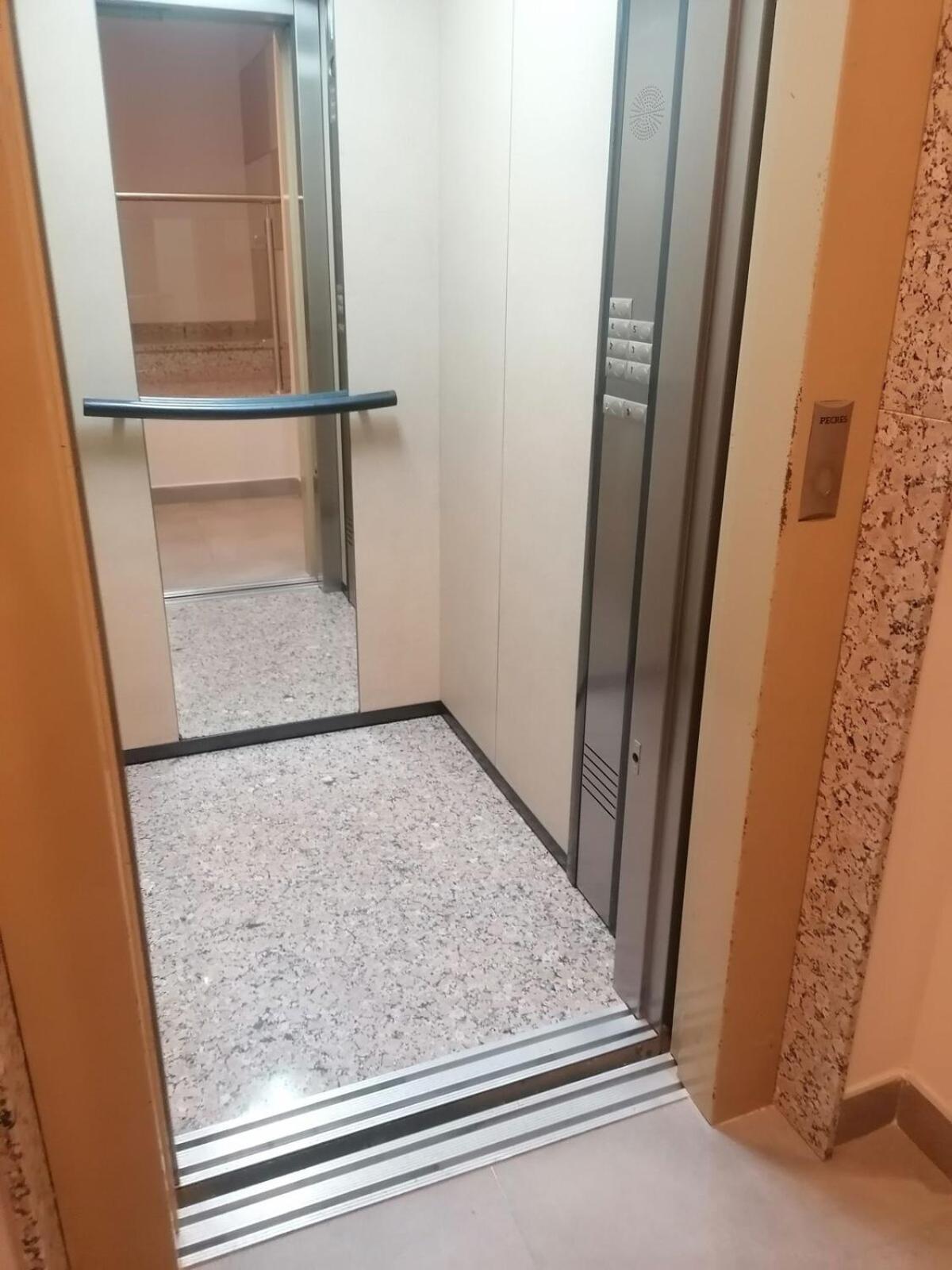 Шикарная квартира на первой линии -Luxury apartment on the first line sea Торевьиа Экстерьер фото